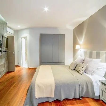 Before Making A Request, Read My Host Profile At Bottom Of Page # Luxury Modern 5-Bedroom Villa Retreat In Saint-Tropez Saint-Tropez