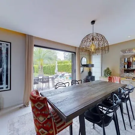 Before Making A Request, Read My Host Profile At Bottom Of Page # Luxury Modern 5-Bedroom Villa Retreat In Saint-Tropez Сен-Тропе