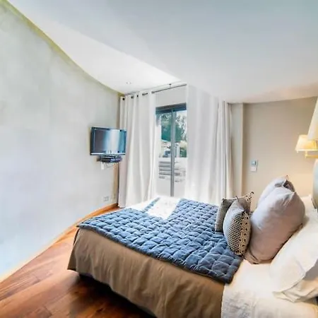 Before Making A Request, Read My Host Profile At Bottom Of Page # Luxury Modern 5-Bedroom Villa Retreat In Saint-Tropez Villa Saint-Tropez
