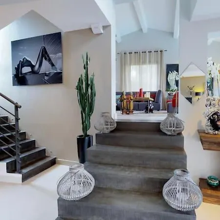 Before Making A Request, Read My Host Profile At Bottom Of Page # Luxury Modern 5-Bedroom Villa Retreat In Saint-Tropez Villa Saint-Tropez